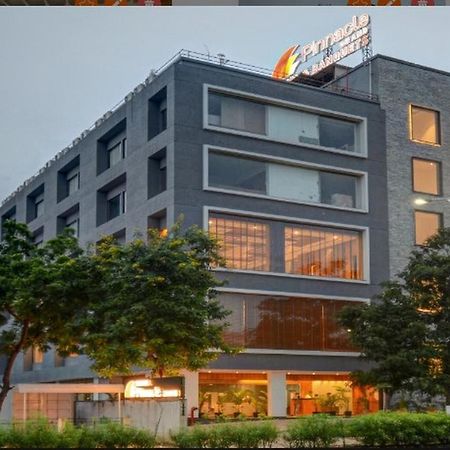 Pinnacle Grand Hotel Αχμπανταμπάντ Εξωτερικό φωτογραφία