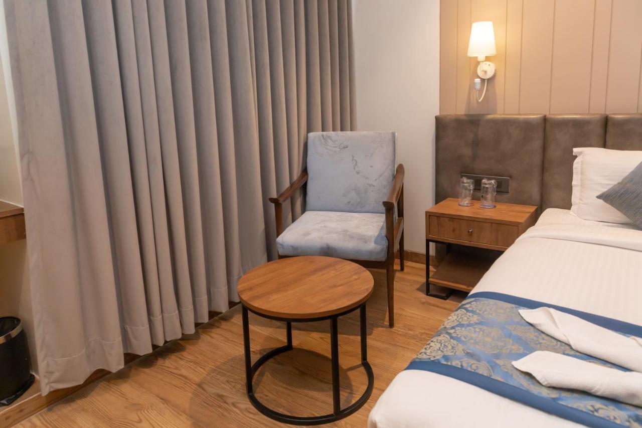Pinnacle Grand Hotel Αχμπανταμπάντ Εξωτερικό φωτογραφία