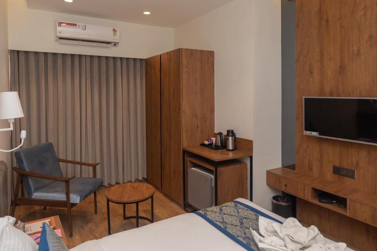 Pinnacle Grand Hotel Αχμπανταμπάντ Εξωτερικό φωτογραφία