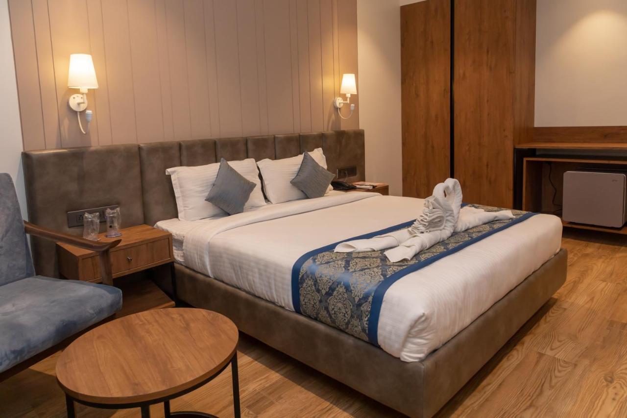 Pinnacle Grand Hotel Αχμπανταμπάντ Εξωτερικό φωτογραφία