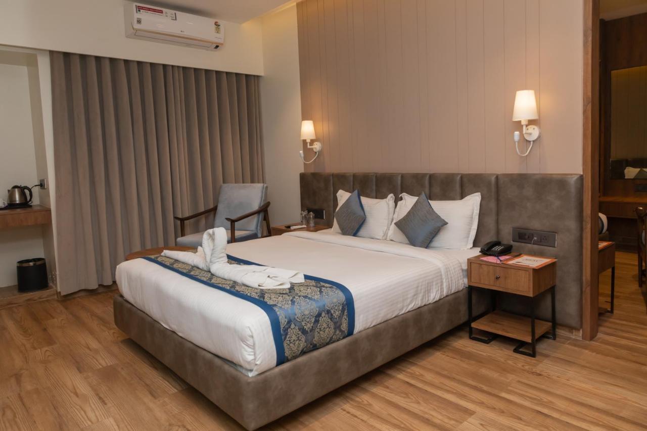 Pinnacle Grand Hotel Αχμπανταμπάντ Εξωτερικό φωτογραφία