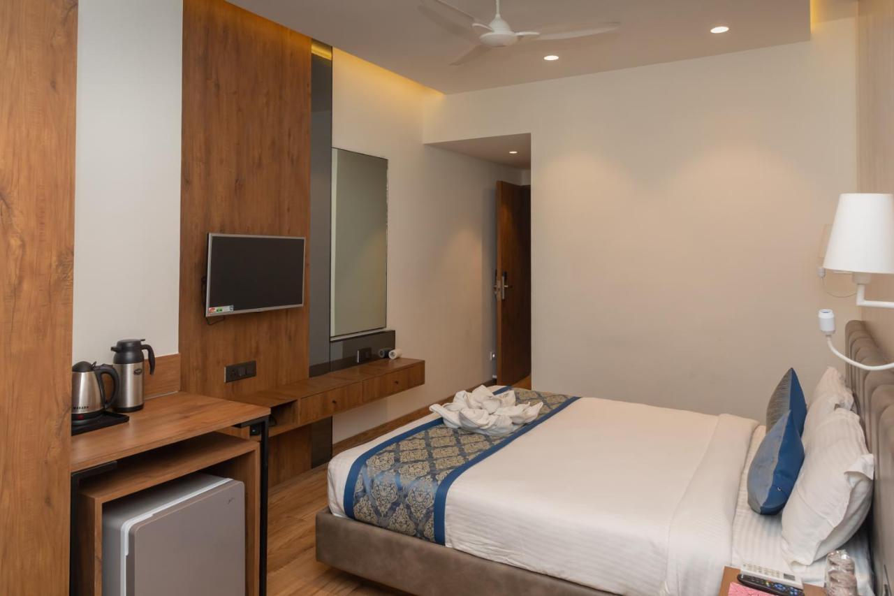 Pinnacle Grand Hotel Αχμπανταμπάντ Εξωτερικό φωτογραφία