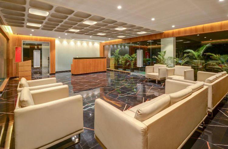 Pinnacle Grand Hotel Αχμπανταμπάντ Εξωτερικό φωτογραφία