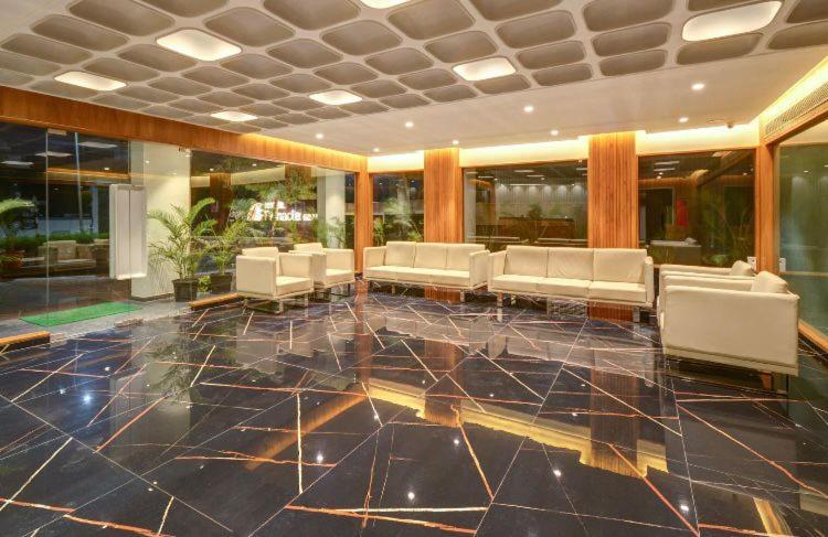 Pinnacle Grand Hotel Αχμπανταμπάντ Εξωτερικό φωτογραφία
