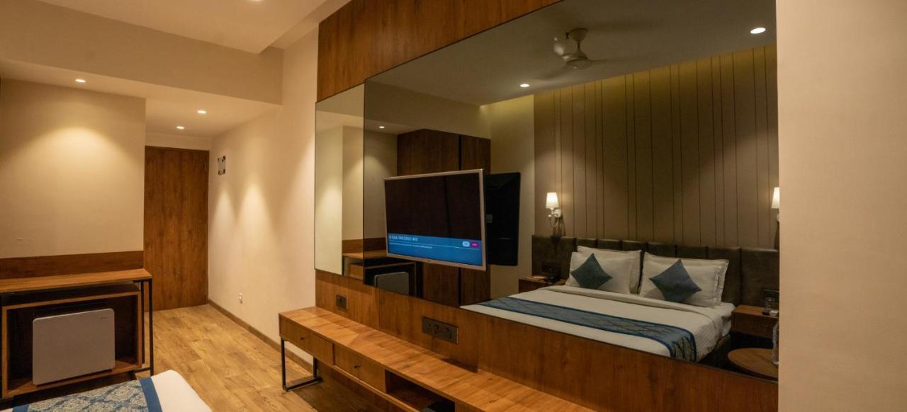 Pinnacle Grand Hotel Αχμπανταμπάντ Εξωτερικό φωτογραφία