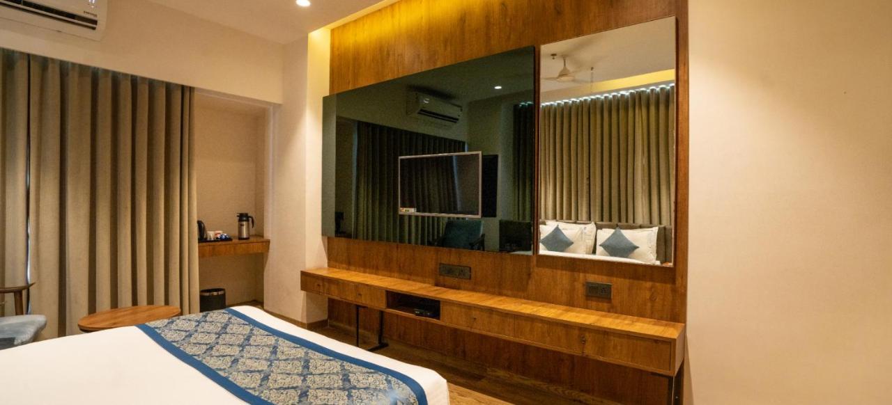 Pinnacle Grand Hotel Αχμπανταμπάντ Εξωτερικό φωτογραφία