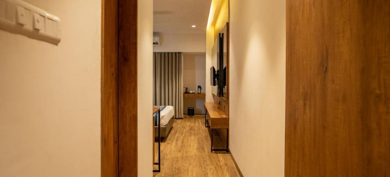 Pinnacle Grand Hotel Αχμπανταμπάντ Εξωτερικό φωτογραφία