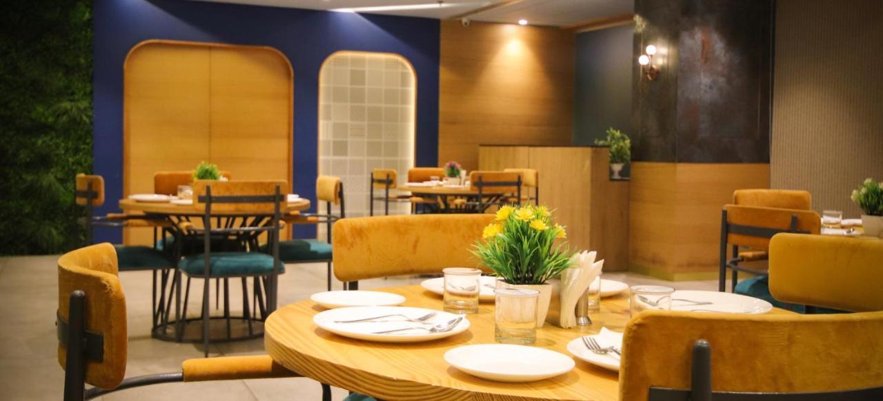Pinnacle Grand Hotel Αχμπανταμπάντ Εξωτερικό φωτογραφία