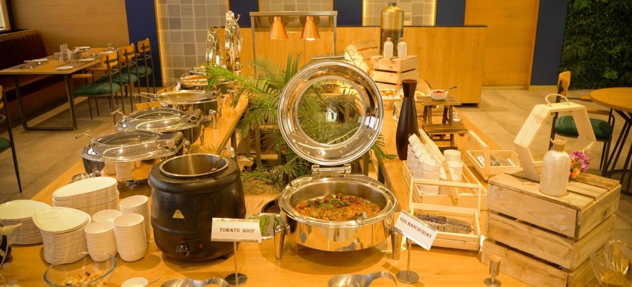 Pinnacle Grand Hotel Αχμπανταμπάντ Εξωτερικό φωτογραφία
