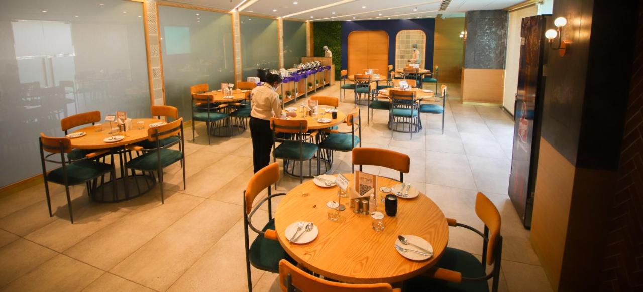 Pinnacle Grand Hotel Αχμπανταμπάντ Εξωτερικό φωτογραφία