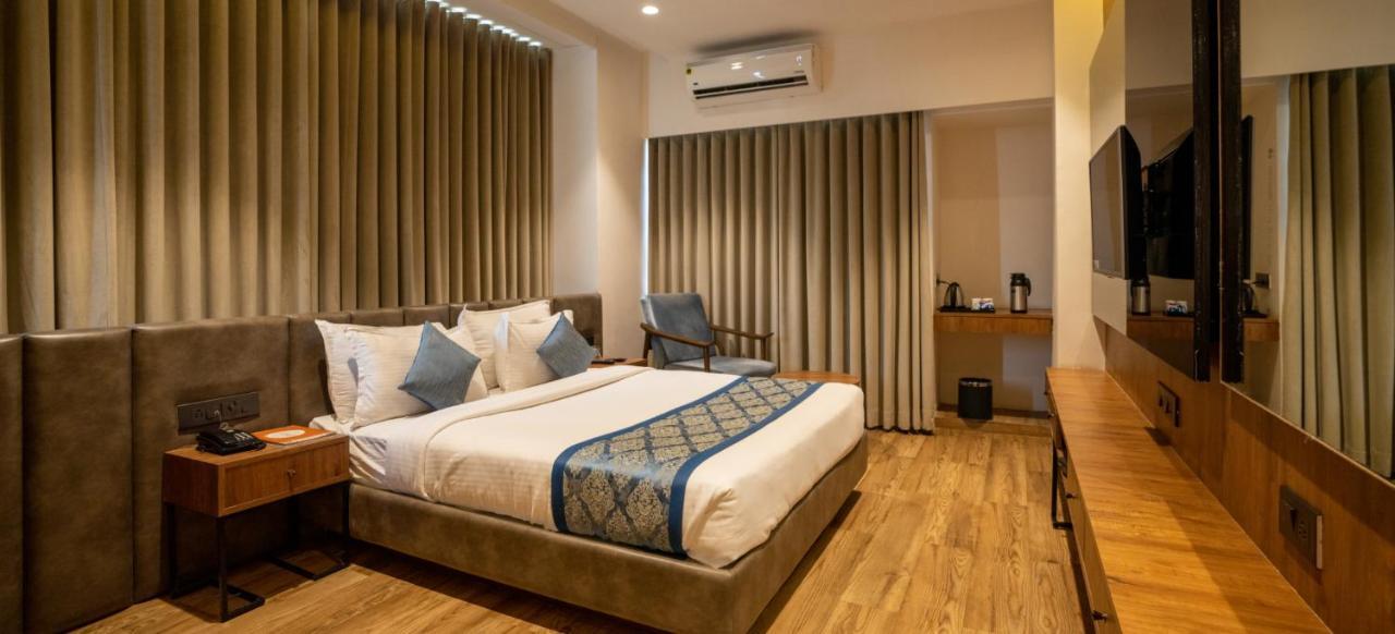 Pinnacle Grand Hotel Αχμπανταμπάντ Εξωτερικό φωτογραφία