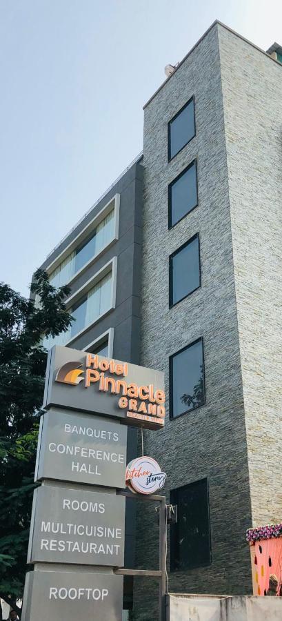 Pinnacle Grand Hotel Αχμπανταμπάντ Εξωτερικό φωτογραφία