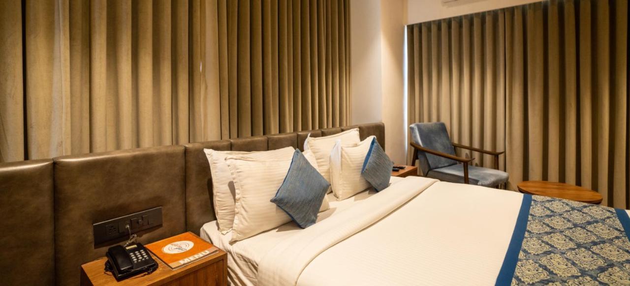 Pinnacle Grand Hotel Αχμπανταμπάντ Εξωτερικό φωτογραφία